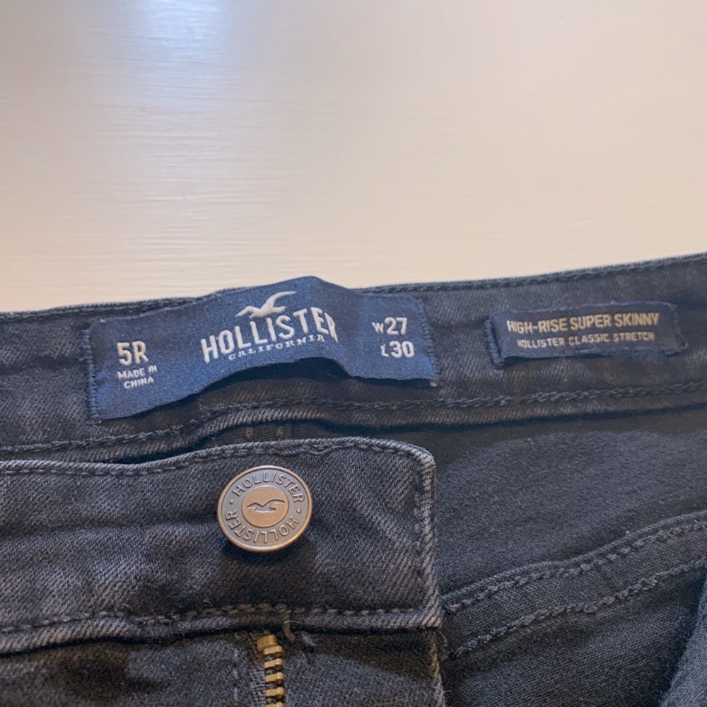 Black Hollister High Waisted Skinny Jeans